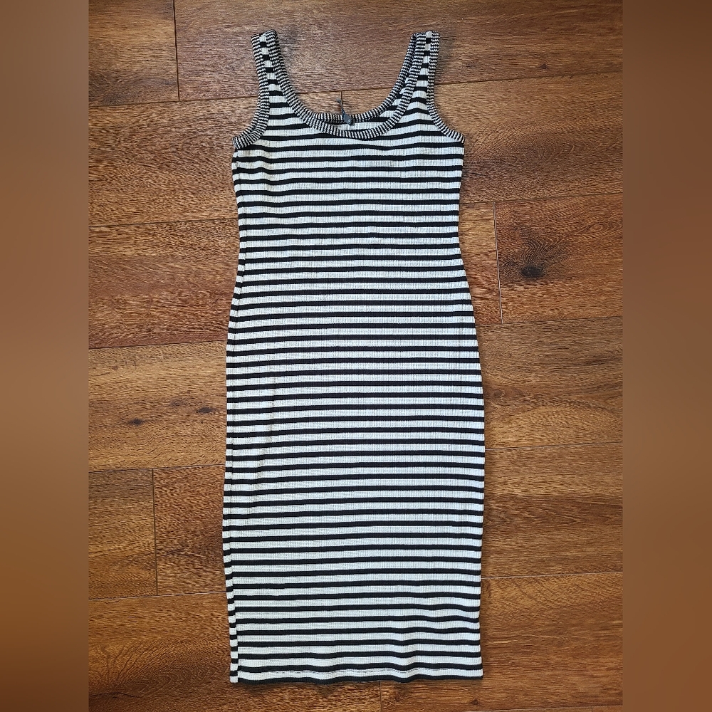 Soprano black/white striped midi bodycon dress sz M